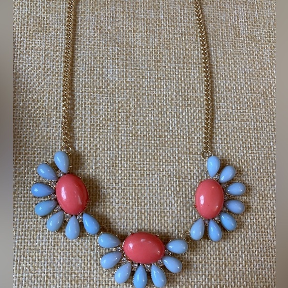 Liz Claiborne Bib Necklace‎ - Picture 1 of 4
